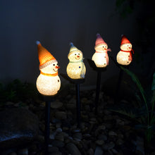 Laden Sie das Bild in den Galerie-Viewer, Solar lampe 4 Farben Schneemann Weihnachtsdeko Solarleuchte Solarlampe Licht Rasenlampe LED Solarlicht Wasserdicht Outdoor Solarleuchten Gartendekoration für Garten Balkon Rasen