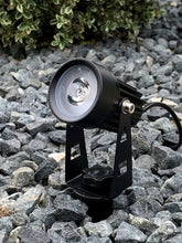 Laden Sie das Bild in den Galerie-Viewer, Gartenstrahler Solar, Solarstrahler Solarlampen für garten, IP65 Wasserdicht LED Solarlampe mit 2 Helligkeitsstufe, 3 Meter Kabe,Auto-on/off für Bäume,Sträucher,Gartenweg