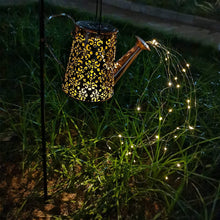 Laden Sie das Bild in den Galerie-Viewer, Solar Gießkanne mit Lichterkette Gartendeko - Gießkannenlicht Lichter für Hofweg Baum Rasen Yard Path, Solar Märchengarten LED, Lichterketten Aussen, Star Shower Garten Leuchten (mit Schäferhaken)