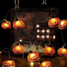 Laden Sie das Bild in den Galerie-Viewer, Solar Lichterkette Halloween 13 Model Halloween Deko Halloween Licht Outdoor Halloween Lichter Urlaub Dekorative Licht Wasserdicht Lichter für Garten Hof Glowing Schädel Hände Garten Rasen Lampe