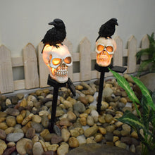 Laden Sie das Bild in den Galerie-Viewer, Solar Totenkopf: Halloween Schädel-Leuchte für den Garten, 1 gelbe LED (Halloween Lampe)