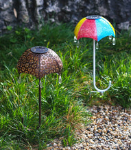 Laden Sie das Bild in den Galerie-Viewer, Solarlampe für Außen,  Metall Regenschirm-Form Solarleuchten LED Stake Dekorative Gartenfahlständer Solarleuchten im Freien Gartendeko für Terrasse, Weg, Hof, Rasen, Warmwhite