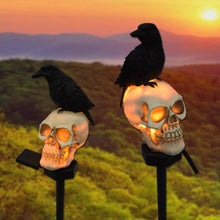 Laden Sie das Bild in den Galerie-Viewer, Solar Totenkopf: Halloween Schädel-Leuchte für den Garten, 1 gelbe LED (Halloween Lampe)