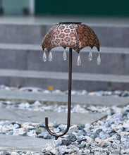 Laden Sie das Bild in den Galerie-Viewer, Solarlampe für Außen,  Metall Regenschirm-Form Solarleuchten LED Stake Dekorative Gartenfahlständer Solarleuchten im Freien Gartendeko für Terrasse, Weg, Hof, Rasen, Warmwhite